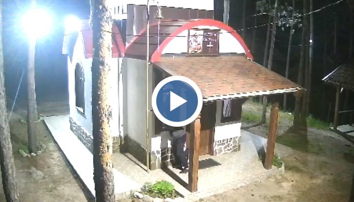 Това не е първият инцидент от този вид, който се случва в същия храм