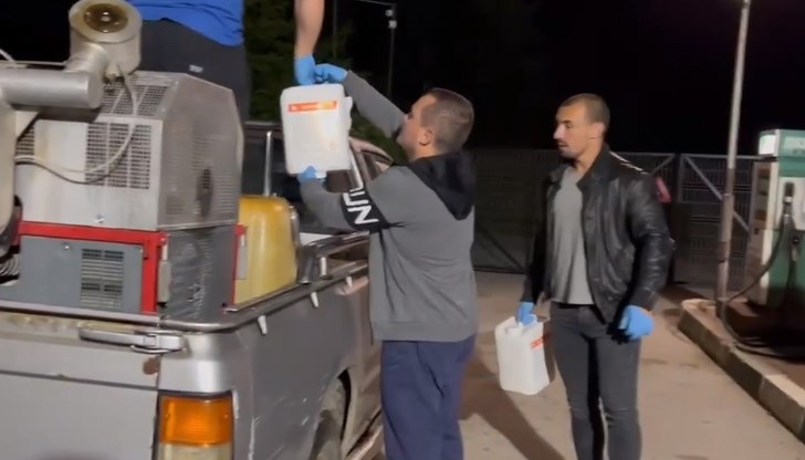 Кметът на Русе лично е проверил тубите с препарата Кметът на Русе лично е проверил тубите с препарата