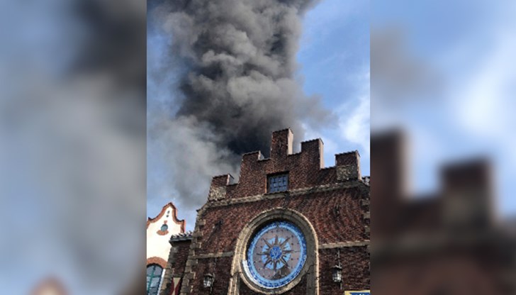 Гъст облак от черен дим се вижда от километри Гъст облак от черен дим се вижда от километри