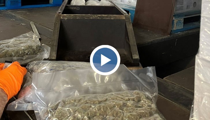Митничарите са открили дрогата в пода на товарно полуремарке