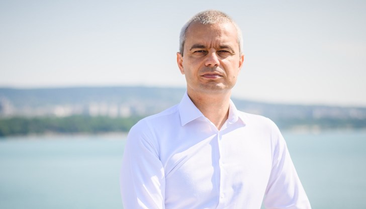 Кирил Петков призова да бъде погазен законът и да няма референдум, каза лидерът на „Възраждане“ Кирил Петков призова да бъде погазен законът и да няма референдум, каза лидерът на „Възраждане“