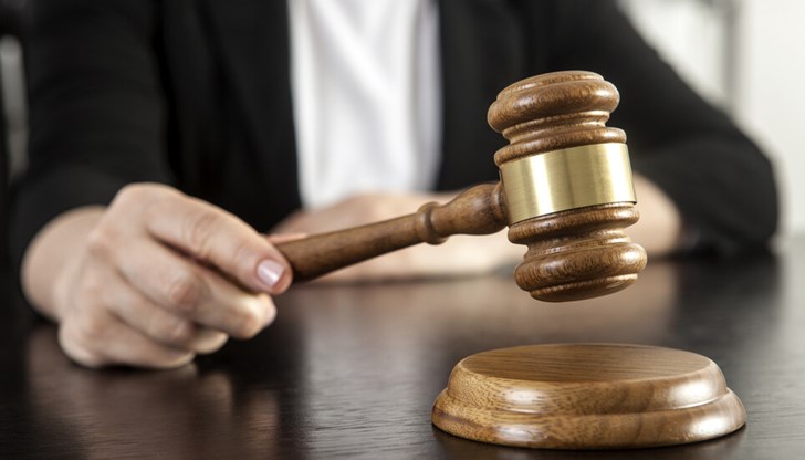 Пострадалото лице е изпълнявал служебните си задължения като призовкар