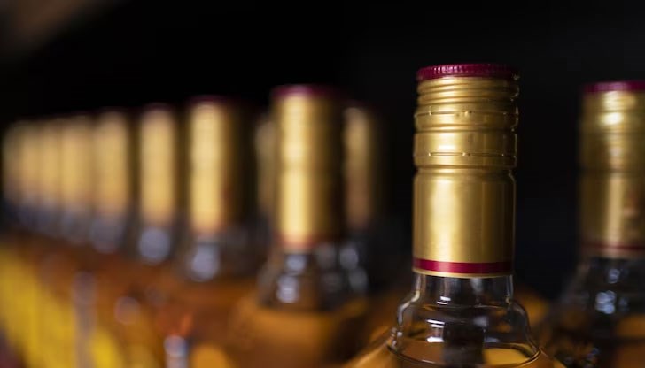 36-годишният русенец е укривал бутилките с уиски в дрехите си