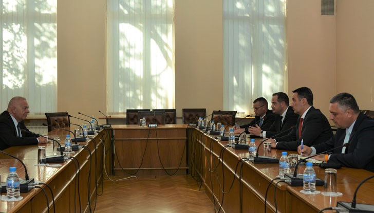 Министрите на транспорта и вътрешните работи проведоха среща с посланика ни в Букурещ за спешни мерки за облекчаването на трафика с Румъния