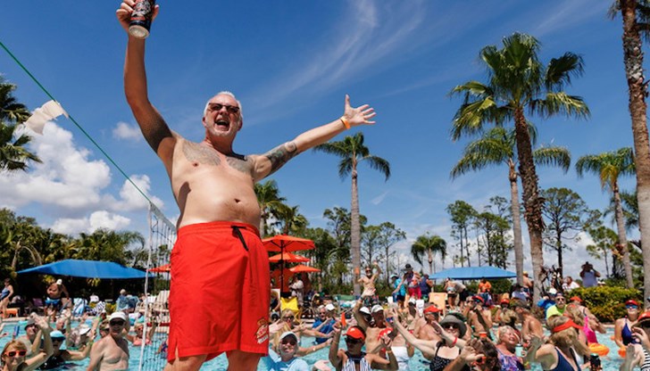 Операторите на заведения настояват за много по-строги регулации срещу злоупотребяващите с алкохола летовници