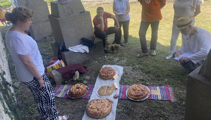 Събитието събра много почитатели на народните традиции