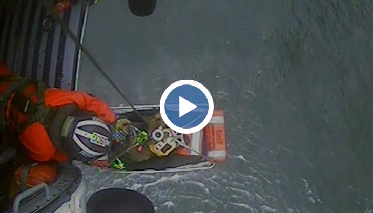 В акцията се включи екип на бреговата охрана на САЩ