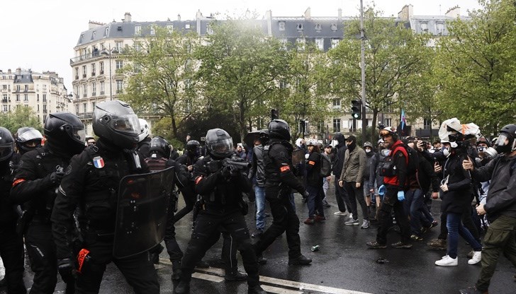 Поредна нощ на размирици във Франция, заради убитото от полицай 17-годишно момче​