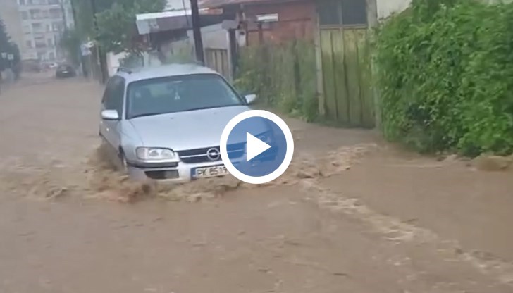 В общината са постъпили над 100 сигнала за наводнени къщи