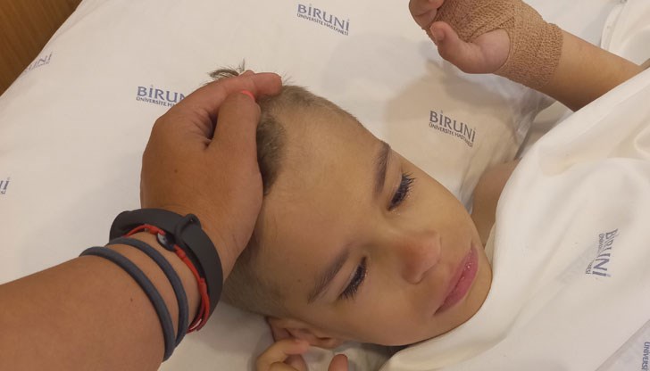 Момченцето ще бъде подложено на тежка рехабилитация, за която семейството му се нуждае от средства