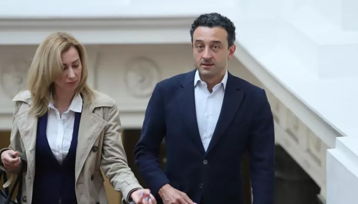 Николай Денков разследва случая Николай Денков разследва случая