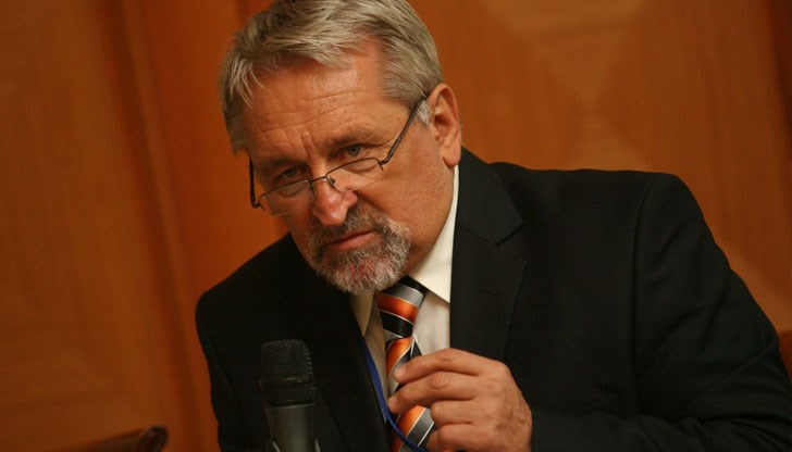 Нужни са мерки в областта на ядрената енергетика, диверсификацията на природен газ, за ТЕЦ-овете и ВЕИ-та, подчерта енергийният експерт