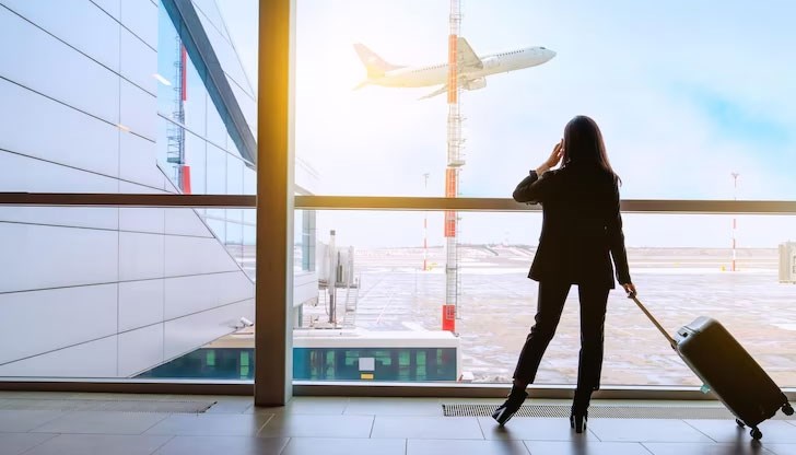 Евтините полети остават в миналото - вече няма никакво съмнение. Първо заради поскъпването на горивата, но също така и заради новите екологични изисквания