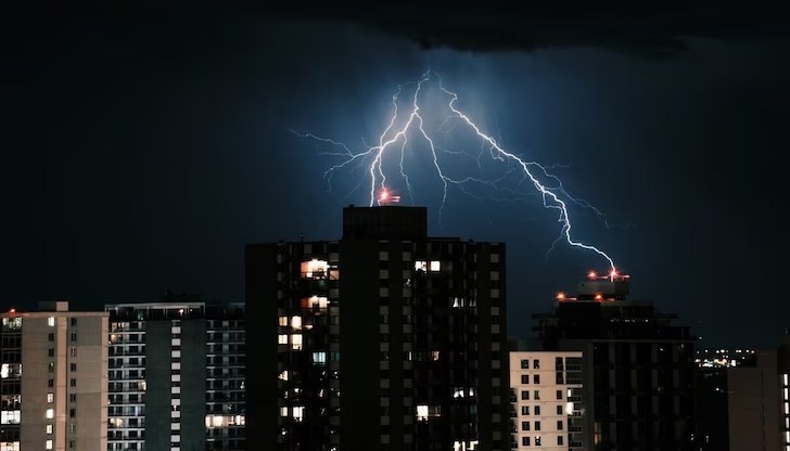 Резките скокове на напрежението са основен виновник за физическите дефекти на електронните устройства