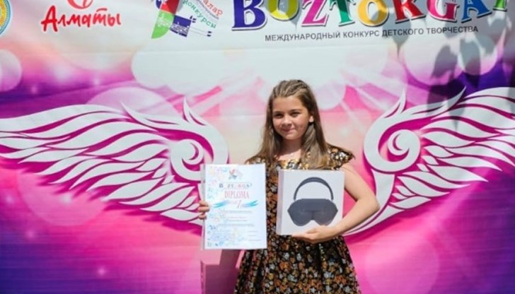 Дария Стефанова от Вокална група „Приста“ спечели първо място на международен конкурс за детско творчество