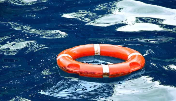 Корабокрушение на плавателен съд, пълен с мигранти, отне стотици животи