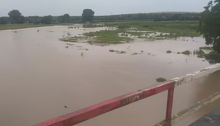 Дъждовният юни потопи под вода десетки селища в страната