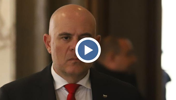 Обсъждахме въпроси като зловредното руско влияние и корупцията по високите етажи по време на изслушването ми в Европейския парламент, обясни главният прокурор