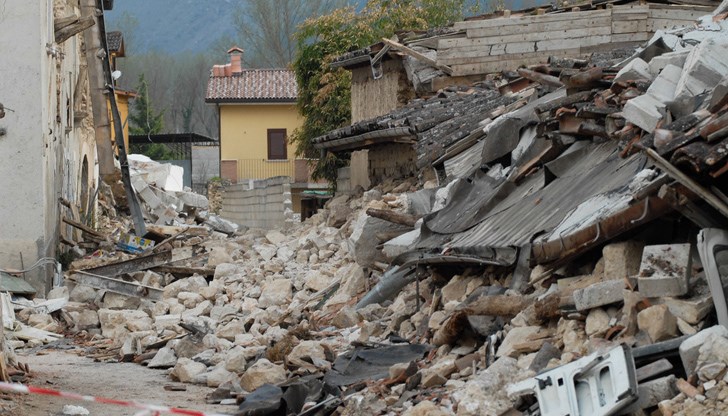 Над 50 хиляди души загинаха при двете разрушителни земетресения в същия район през февруари