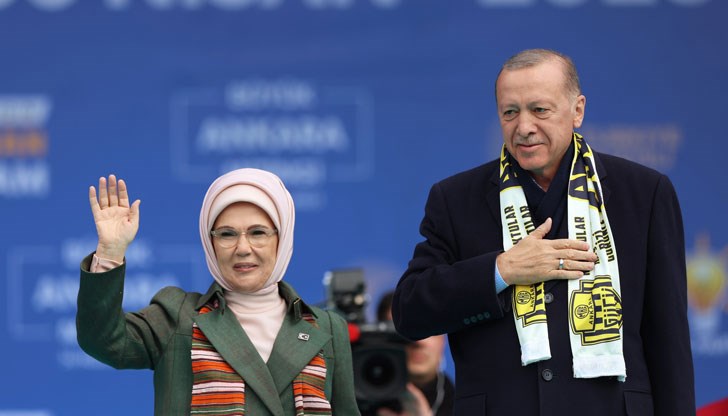 Дизайнерска чанта за 45 000 евро, специален сорт чай за 1800 евро, свръхлуксозни покупки и моден дизайн, а сънародниците ѝ се редят на опашки за по-евтини картофи и лук Дизайнерска чанта за 45 000 евро, специален сорт чай за 1800 евро, свръхлуксозни покупки и моден дизайн, а сънародниците ѝ се редят на опашки за по-евтини картофи и лук