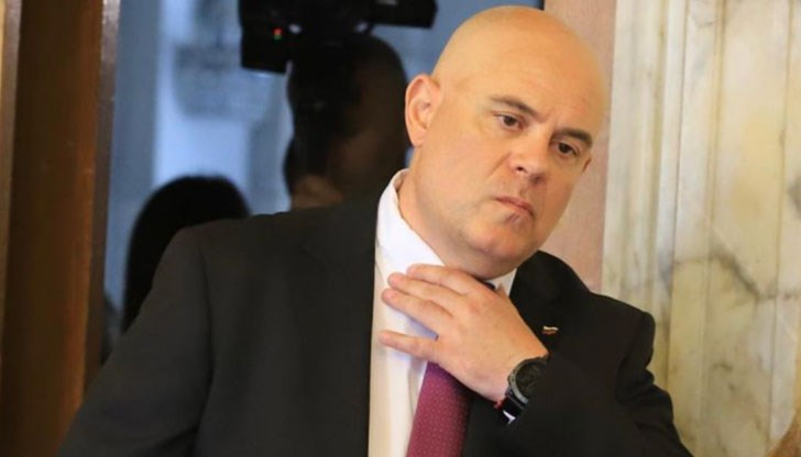 Уволненият главен прокурор не огласи обещаните важни разкрития