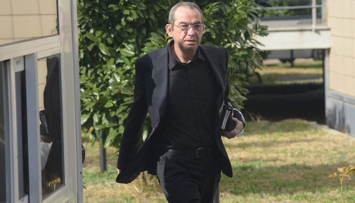 В момента се проверява се дали данните отговарят на действителността