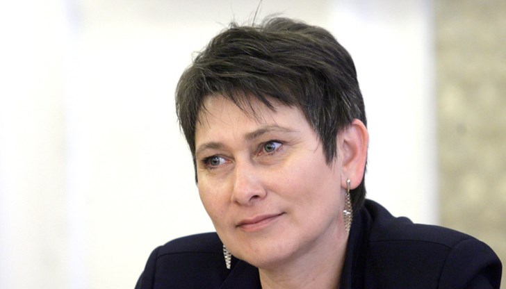 Бивша министърка Даниела Везиева запазва образователно-научната си степен въпреки преписването