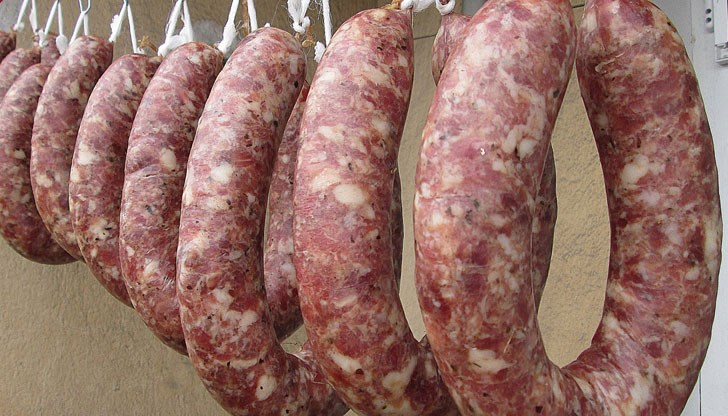 Гладникът си е "набрал" 13 домашни суджука и опитал да избяга с велосипед Гладникът си е "набрал" 13 домашни суджука и опитал да избяга с велосипед