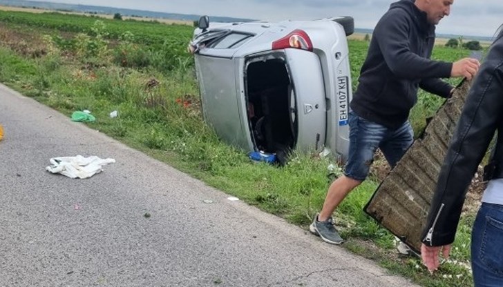 Младата жена е загубила управление заради прилошаване и е излетяла от пътя