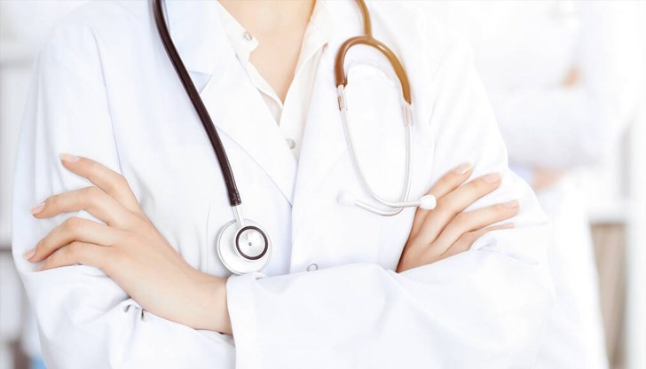 Знахарските методи на лекарката са довели до пневмония и остър отит на 2-годишно момиченце