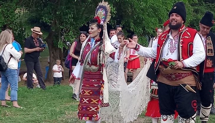 Тя бе голямата изненада по време на събора за автентичен фолклор в русенското село
