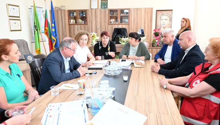 Сред мерките са емоционална подкрепа, осигуряване на топъл обяд и включване на безработни в почистването на засегнатите имоти Сред мерките са емоционална подкрепа, осигуряване на топъл обяд и включване на безработни в почистването на засегнатите имоти