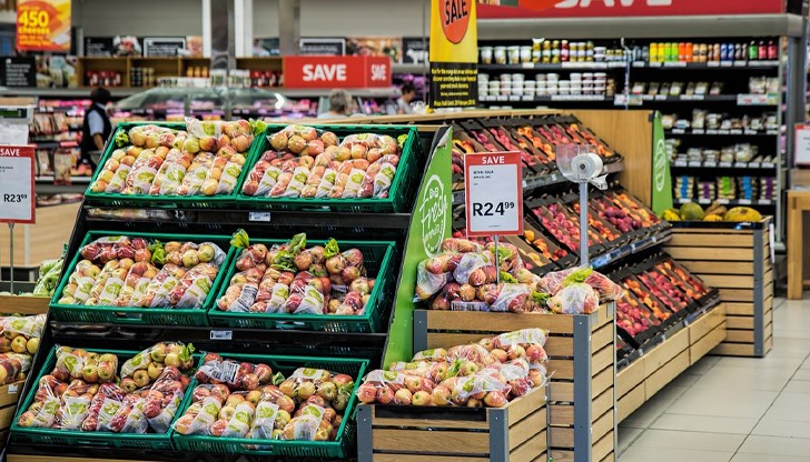 В търговията с хранителни стоки се въртят десетки милиарди, но парите се разпределени неправилно, казва експерт