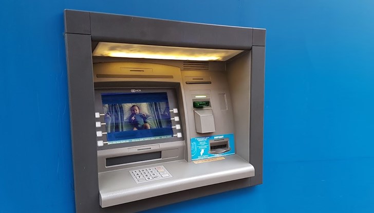 Банкоматът е поставен в сградата на читалището в селото Банкоматът е поставен в сградата на читалището в селото