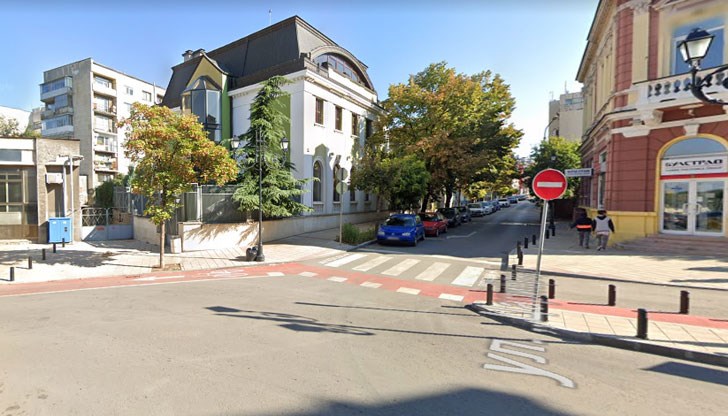 Призовават се водачите на МПС да спазват стриктно временната организация на движение и поставените пътни знаци и табели Призовават се водачите на МПС да спазват стриктно временната организация на движение и поставените пътни знаци и табели