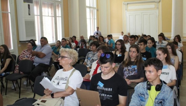 Форумът има за цел да насърчи изследователските търсения в различни области на науката