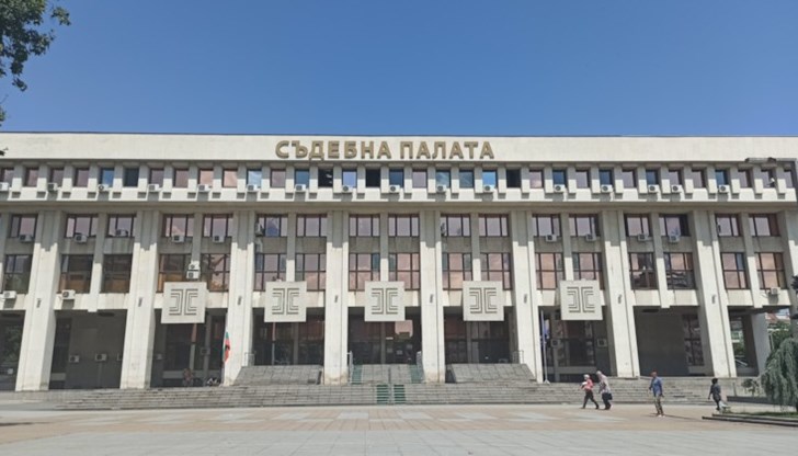 Двамата са обвинени в корупционно престъпление Двамата са обвинени в корупционно престъпление