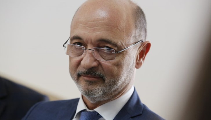 Самият персонал е принуждаван да напуска със заплахи, коментира д-р Асен Меджидиев
