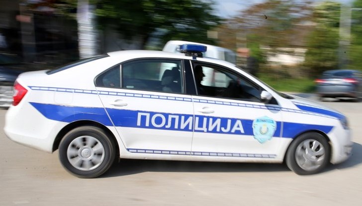 Екипи на полицията извършват проверки