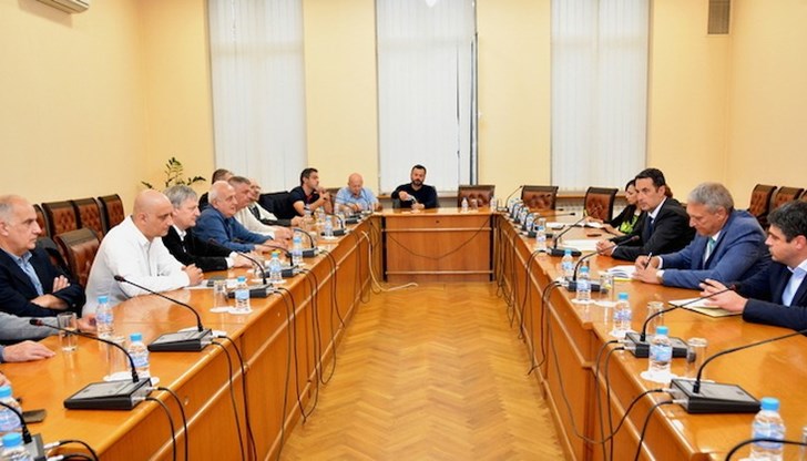 Започваме да работим по неотложните проблеми, заяви министърът на транспорта и съобщенията Георги Гвоздейков