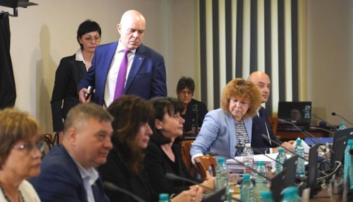 Главният прокурор напусна заседанието на ВСС, за да пътува за Страсбург