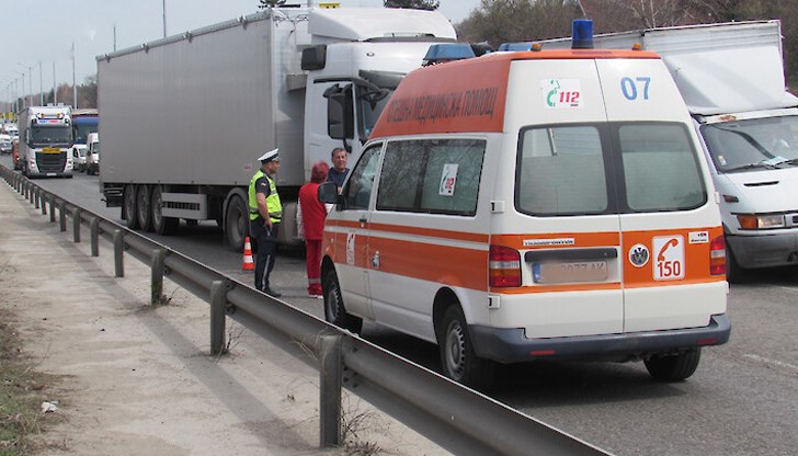 Извикана е линейка, проверява се дали на човека му е прилошало Извикана е линейка, проверява се дали на човека му е прилошало