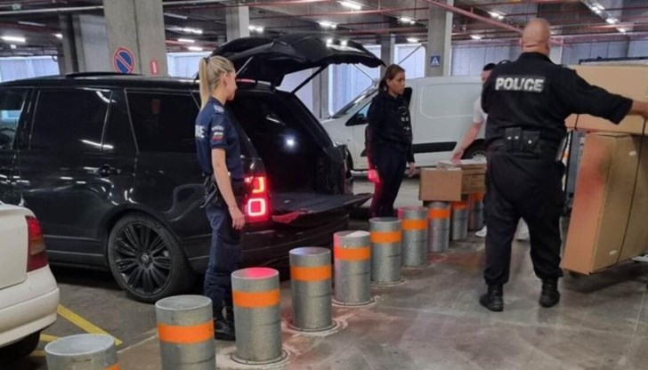 Оказа се, че бившата съпруга на издирвания Петьо Петров - Еврото е с назначена денонощна полицейска охрана Оказа се, че бившата съпруга на издирвания Петьо Петров - Еврото е с назначена денонощна полицейска охрана