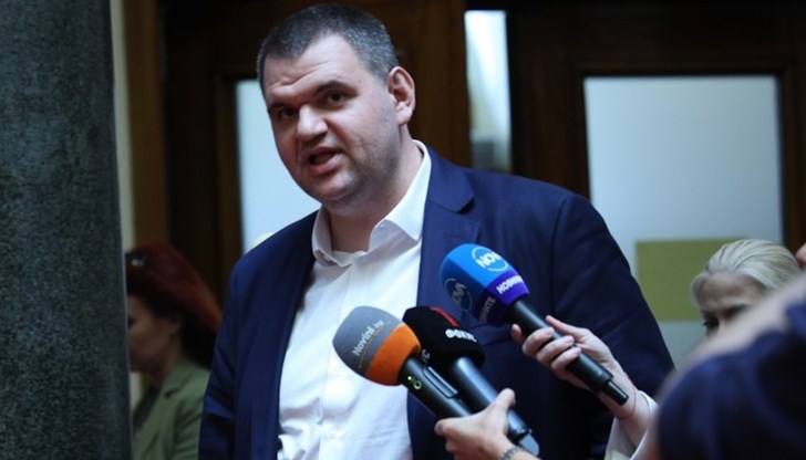 Наше право е да решим кой ще участва в Комисията по конституционни въпроси, отсече депутатът от ДПС