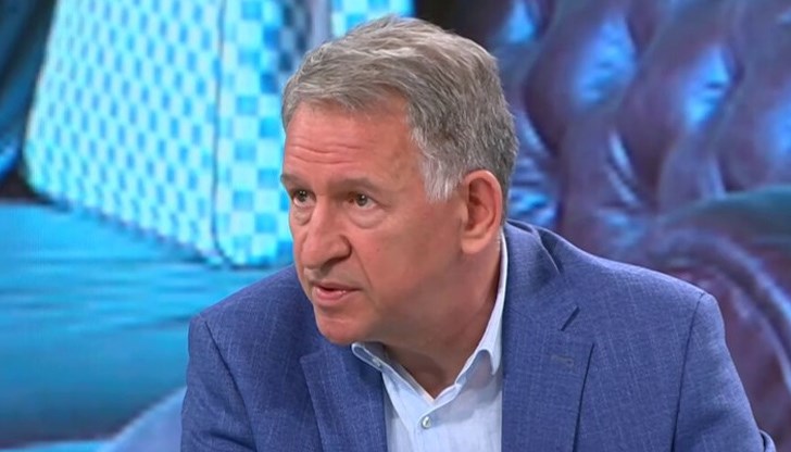 Защо всички хора са си мълчали чак до ден днешен, пита бившият министър