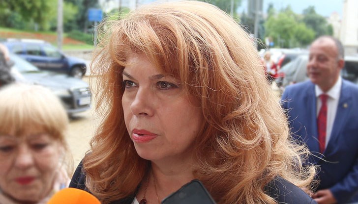 Госпожа Урсула фон дер Лайен е поставена в ролята на арбитър на кавгите на българското правителство, каза пред журналисти вицепрезидентът