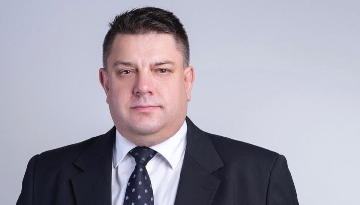 Депутатът от ДСБ, твърди, че БСП не подкрепила ГЕРБ за първи мандат, защото Корнелия Нинова била заплашвана, пише социалистът Депутатът от ДСБ, твърди, че БСП не подкрепила ГЕРБ за първи мандат, защото Корнелия Нинова била заплашвана, пише социалистът