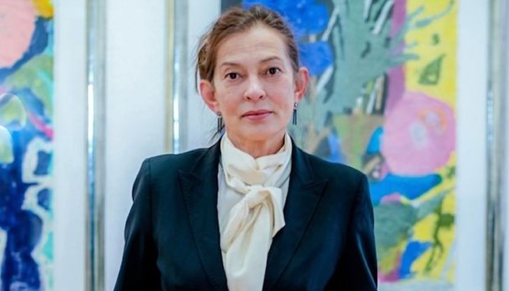 Нейно Превъзходителство Ирене Мария Планк* е третата жена, изпратена в България като посланик на Германия, след прехода ни към демокрация
