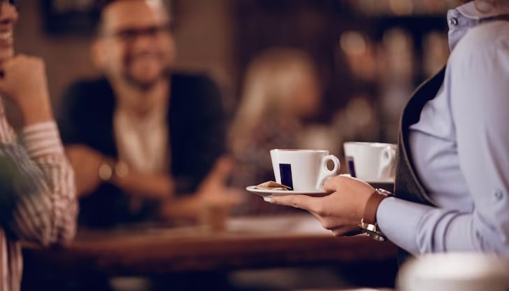 Хората смятат, че да работиш без договор не е кой знае каква беда Хората смятат, че да работиш без договор не е кой знае каква беда