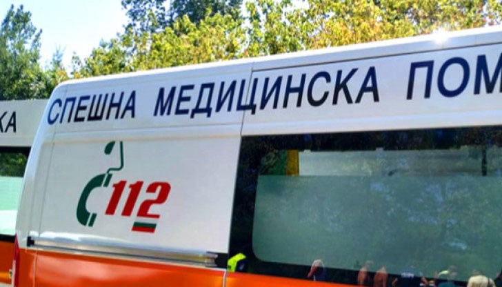 Автомобилът се е забил в ограда на имот в село Софрониево